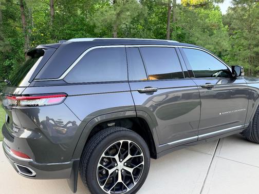 Gray 2023 Jeep Grand Cherokee Summit Reserve