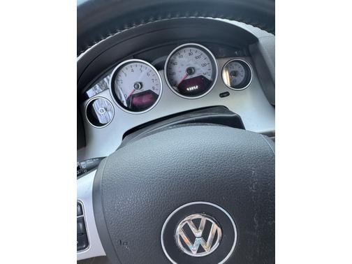 2011 Volkswagen Routan SE