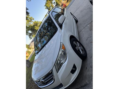 2011 Volkswagen Routan SE