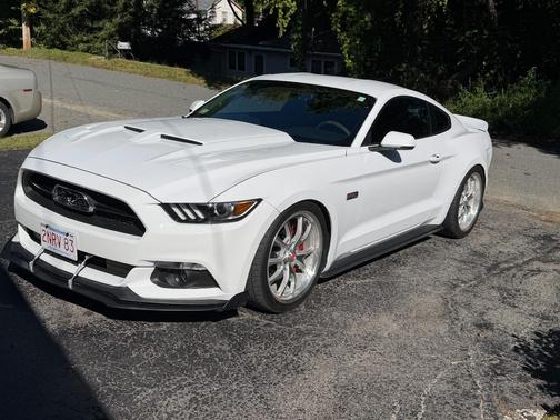 White 2015 Ford Mustang GT Premium