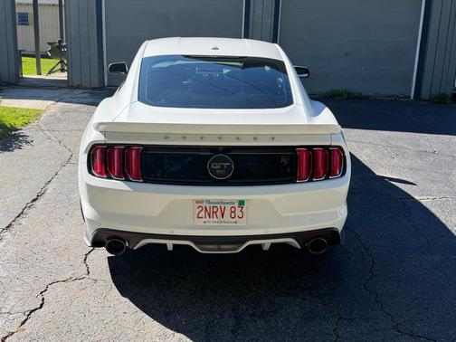 White 2015 Ford Mustang GT Premium