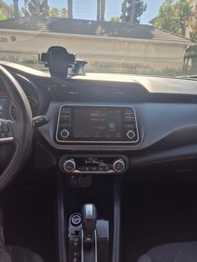 White 2020 Nissan Kicks SV