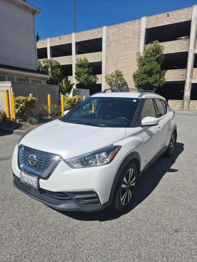 White 2020 Nissan Kicks SV