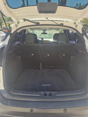 White 2020 Nissan Kicks SV