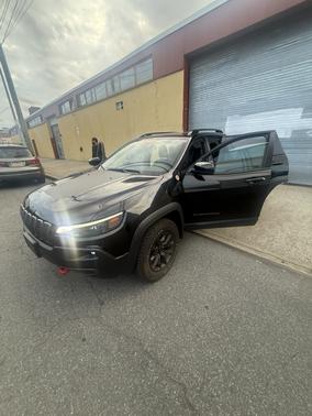 Black 2022 Jeep Cherokee Trailhawk