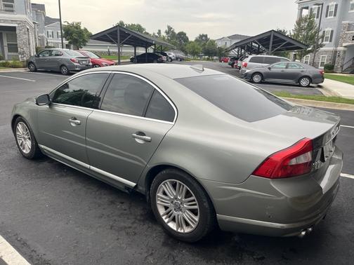 Green 2007 Volvo S80 V8