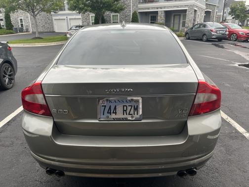 Green 2007 Volvo S80 V8