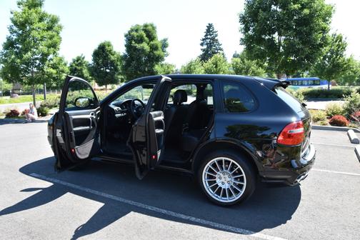2010 Porsche Cayenne GTS