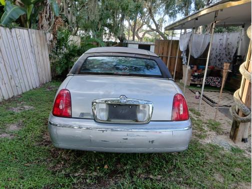 2001 Lincoln Town Car Executive