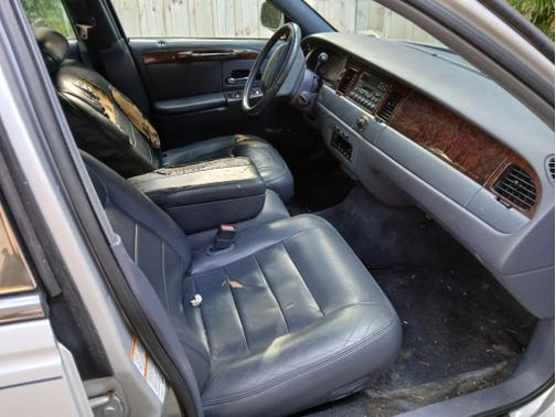 2001 Lincoln Town Car Executive