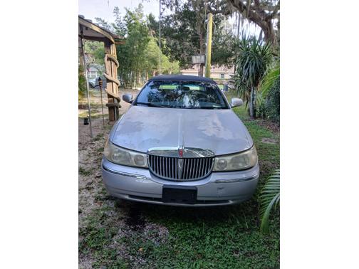 2001 Lincoln Town Car Executive