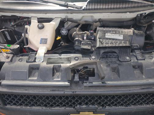 White 2018 Chevrolet Express 3500 LS