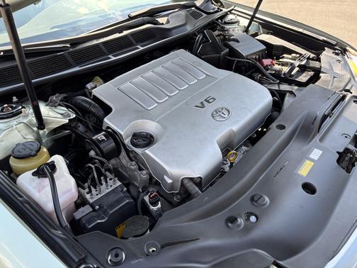 Green 2010 Toyota Avalon Limited