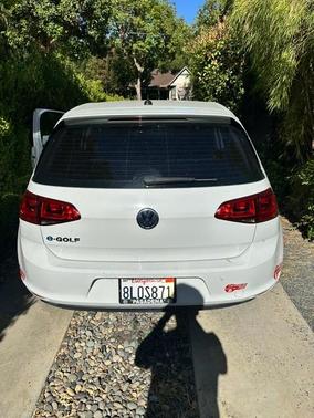 White 2016 Volkswagen e-Golf SE