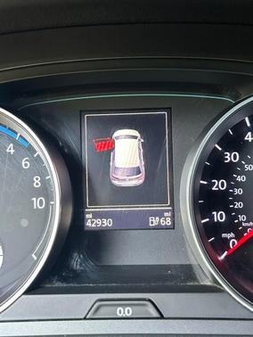 White 2016 Volkswagen e-Golf SE