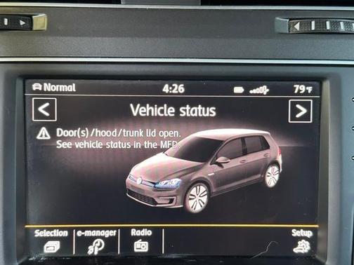 White 2016 Volkswagen e-Golf SE