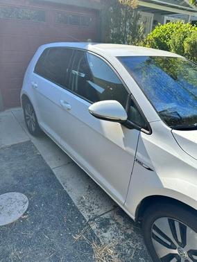White 2016 Volkswagen e-Golf SE
