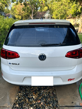 White 2016 Volkswagen e-Golf SE
