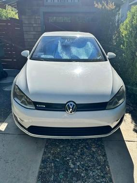 White 2016 Volkswagen e-Golf SE