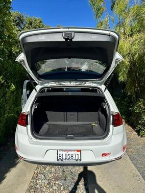 White 2016 Volkswagen e-Golf SE