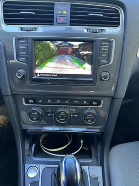 White 2016 Volkswagen e-Golf SE