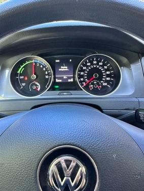White 2016 Volkswagen e-Golf SE
