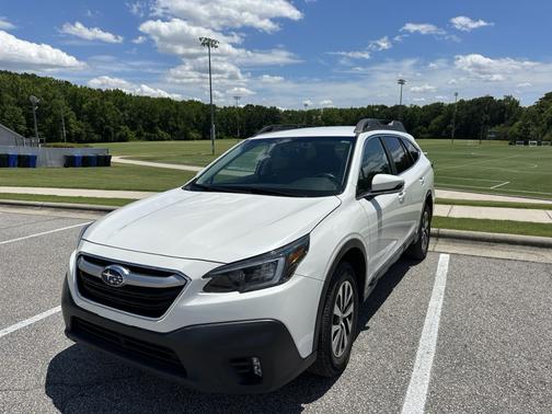 White 2022 Subaru Outback Premium