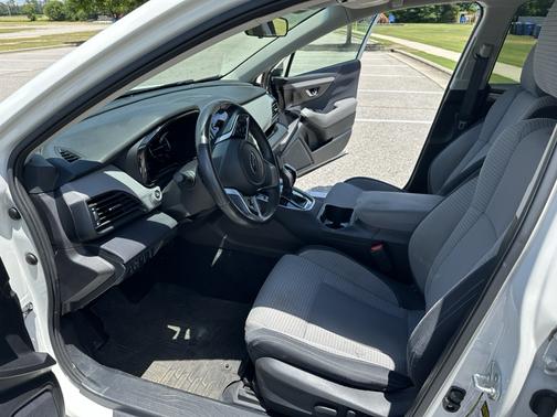 White 2022 Subaru Outback Premium