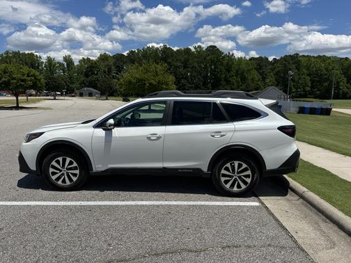 White 2022 Subaru Outback Premium