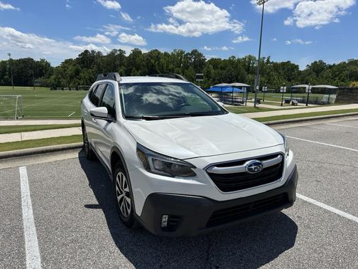 White 2022 Subaru Outback Premium