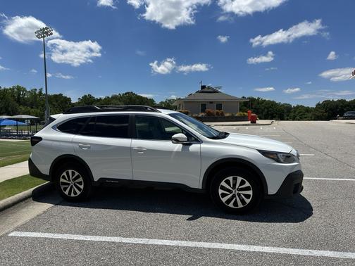 White 2022 Subaru Outback Premium