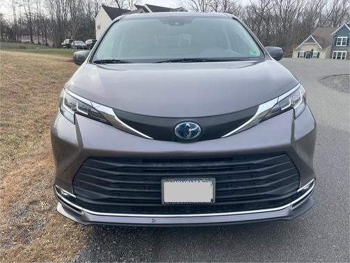 2021 Toyota Sienna XLE 8 Passenger