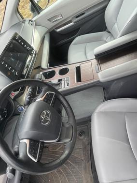 2021 Toyota Sienna XLE 8 Passenger