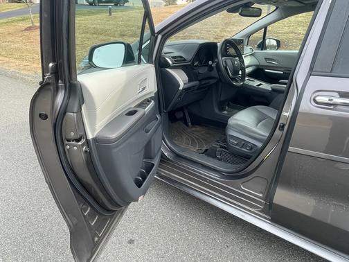 2021 Toyota Sienna XLE 8 Passenger