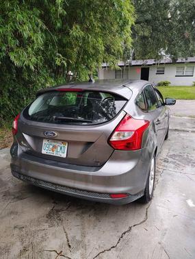 Gray 2014 Ford Focus SE