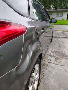 Gray 2014 Ford Focus SE