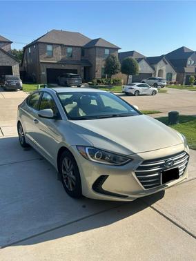 Beige 2018 Hyundai ELANTRA SEL