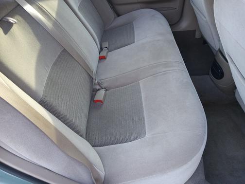Green 2006 Ford Taurus SE