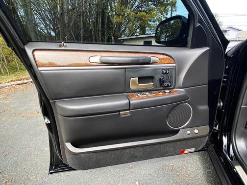 Black 2007 Lincoln Town Car Designer