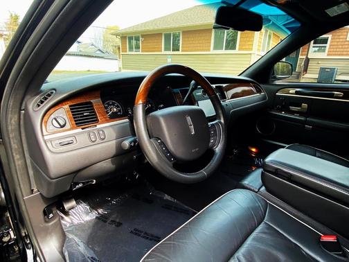 Black 2007 Lincoln Town Car Designer