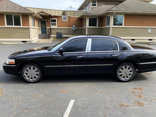 Black 2007 Lincoln Town Car Designer