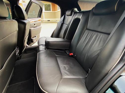 Black 2007 Lincoln Town Car Designer