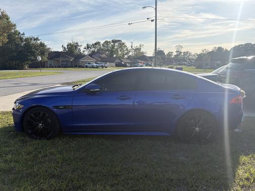 2017 Jaguar XE 35t R-Sport