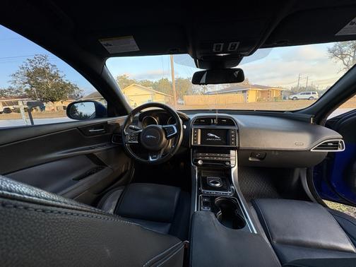 2017 Jaguar XE 35t R-Sport