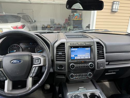 Black 2018 Ford Expedition XLT