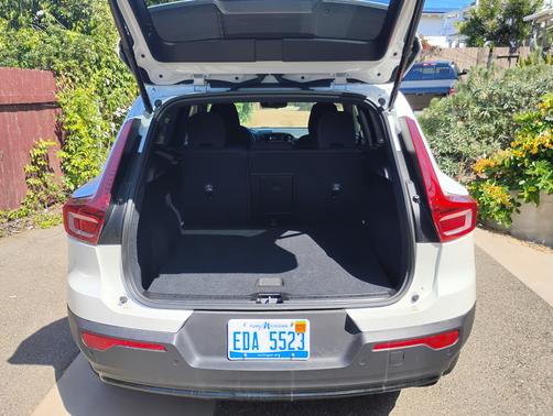 White 2024 Volvo XC40 B5 Core Dark Theme