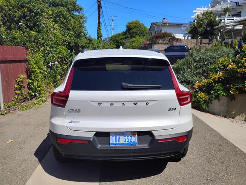 White 2024 Volvo XC40 B5 Core Dark Theme