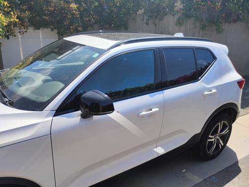 White 2024 Volvo XC40 B5 Core Dark Theme