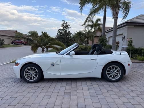 White 2004 BMW Z4 2.5i