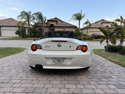 White 2004 BMW Z4 2.5i